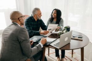 Read more about the article What are the Benefits of Working with Independent Mortgage Brokers?